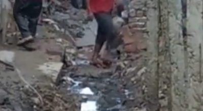 नालासँगै भएको अतिक्रमण हटाउदै महानगर